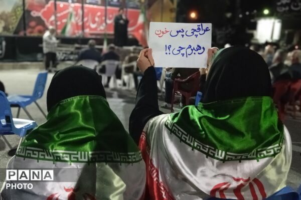 شبِ خروش؛ فریادِ اقتدار، مردم شهر بن همچنان در خیابان‌ها