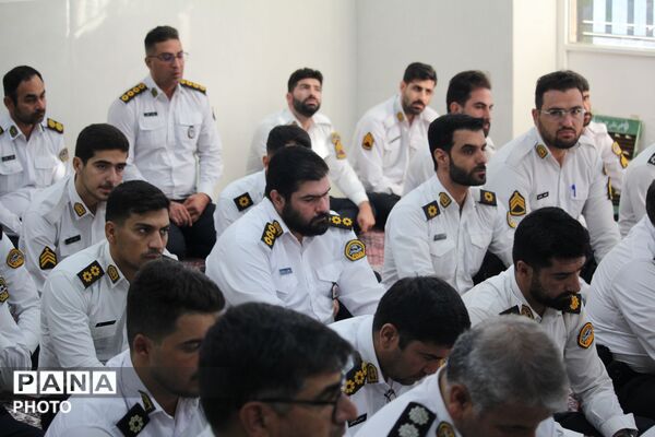 حضور خادمان حرم حضرت معصومه(س) و پرچم متبرک آستان مقدس در پلیس راهور همدان