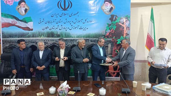 تجلیل از دانش‌آموزان مقام‌آور جشنواره علمی و پژوهشی در ملکان