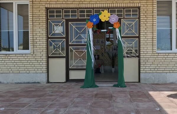 غبارروبی نمازخانه‌های مدارس قشم در آستانه سال تحصیلی جدید