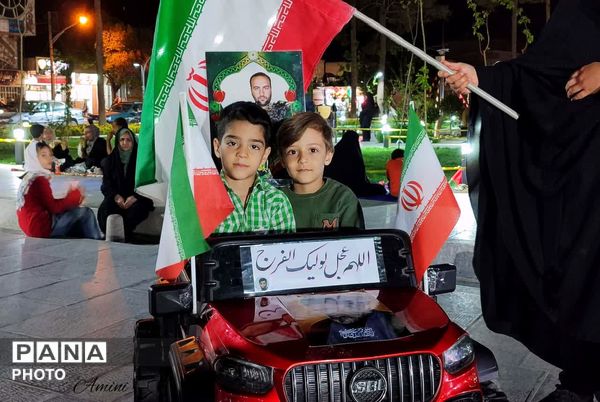 نسل جدید هم پای کار انقلاب هستند