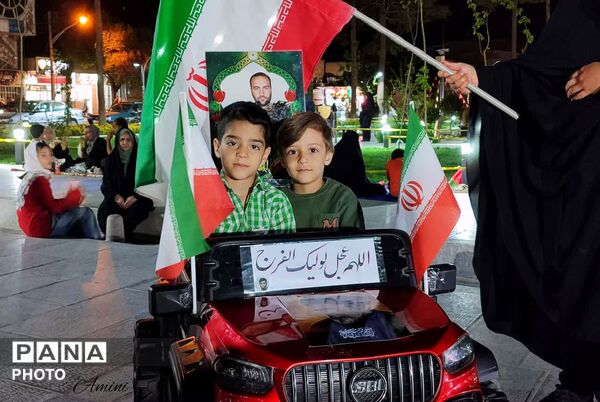 نسل جدید هم پای کار انقلاب هستند
