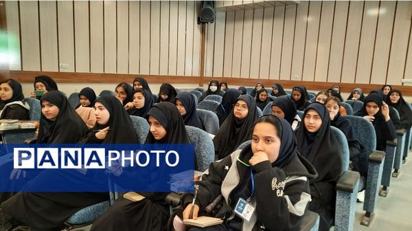 اولین نشست روسای تشکل‌های دانش‌آموزی مدارس سمپاد استان در دبیرستان فرزانگان ۲دوره دوم ناحیه۷ مشهد 