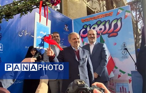 صدای انقلاب طنین انداز شد