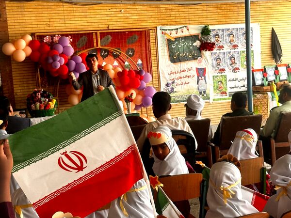 جشن شکوفه‌ها و طنین زنگ مهر در مدرسه فاطمه‌ الزهرا شهرستان جاسک