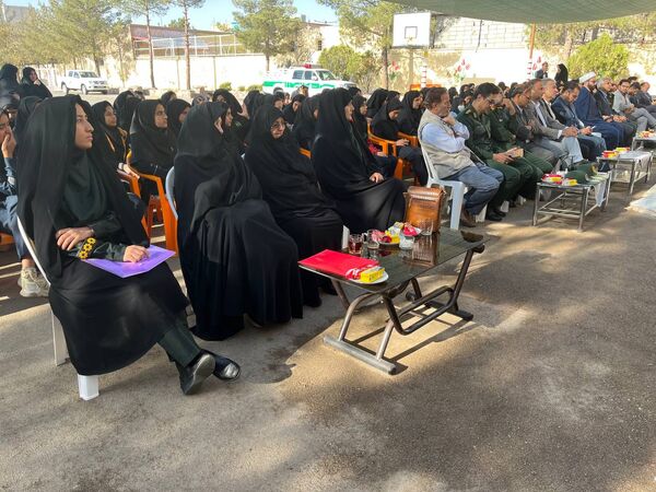 بزرگداشت هفته پدافند غیر عامل در دبیرستان شاهد هاجر