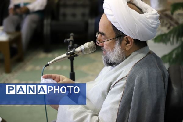 نشست پرسش و پاسخ با حضور نماینده ولی فقیه در استان و امام جمعه در دبیرستان نمونه فرهنگ