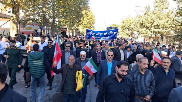 روز ۱۳ آبان: درخششی دیگر در تاریخ شهرستان سلسله با راهپیمایی دانش‌آموزان و مردم