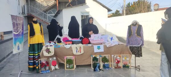 نمایشگاه هنرهای دستی دانش آموزان در بابلسر 