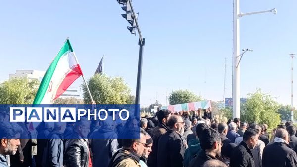 تشییع پیکر شهدای گمنام از مقابل استانداری یزد