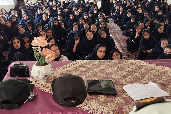 آشنایی با نیروی انتظامی گامی به سوی ارتقاء امنیت در مدرسه زکیه صباشهر