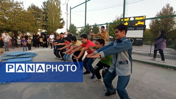 همایش پیاده‌روی خانوادگی در کاشمر 