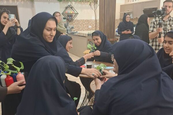 کافه‌ای برای فکر کردن و کتابخانه ای برای زندگی