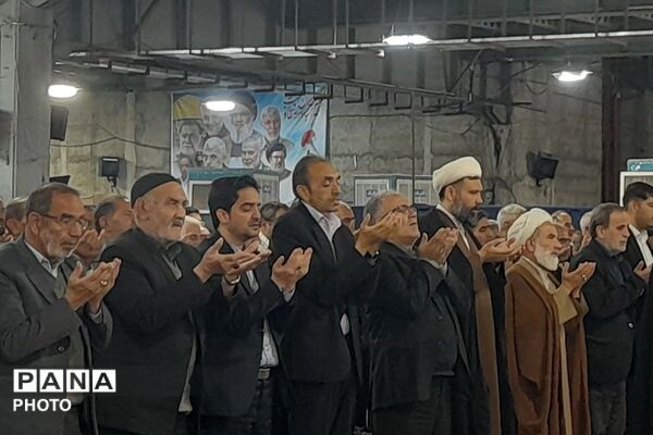 حضور پرشور فرهنگیان و دانش‌آموزان در مصلی نسیم شهر