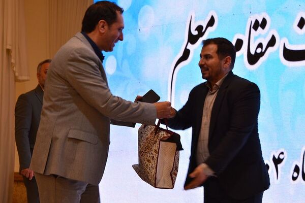 برگزاری مراسم گرامیداشت مقام معلم در بهارستان‌دو