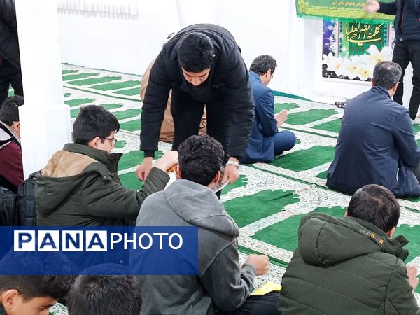 جشن ولادت باسعادت حضرت مهدی (ع) در دبیرستان نمونه آیت‌الله خامنه‌ای