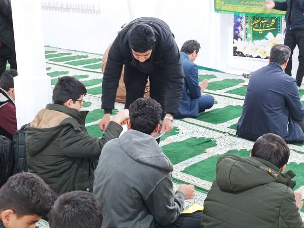 جشن ولادت باسعادت حضرت مهدی (ع) در دبیرستان نمونه آیت‌الله خامنه‌ای