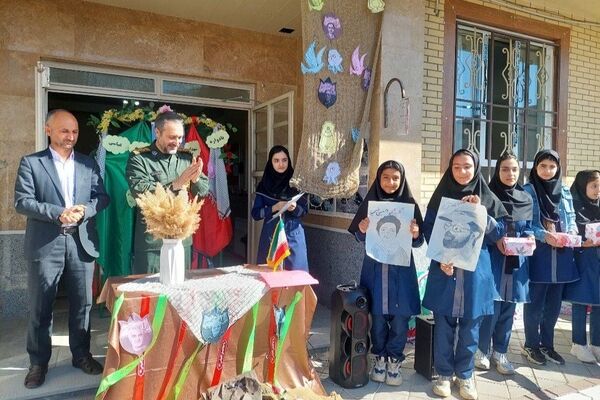 یادواره شهدا و تکریم فرزند شهید در دبیرستان مرحوم عباسی برگزار شد