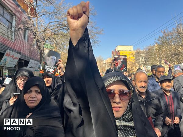 حضور موج چشم گیر مردمی در تشییع پیکر شهید بیت رهبری