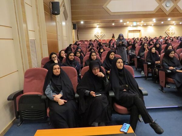 دیدار مشاور وزیر در امور زنان با دانشجویان دانشگاه فرهنگیان 