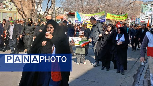 حضور پر شور مردم ساوه در یوم الله ۲۲ بهمن