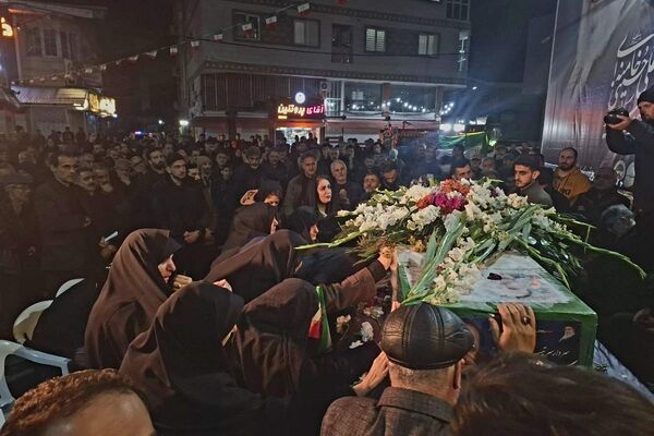 وداع مردم کومله با سردار شهید مطیع‌دوست