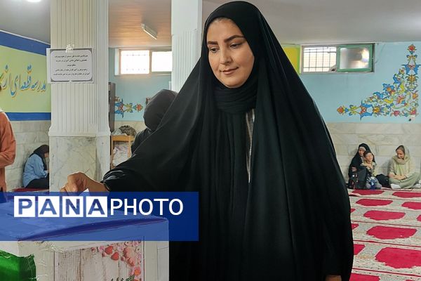 آغاز همدلی خانه و مدرسه، در جلسه انجمن اولیا و مربیان دبیرستان مهدیه