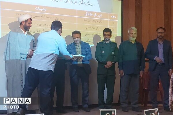 آیین تجلیل از فرماندهان واحدهای بسیج دانش‌آموزی در شیراز