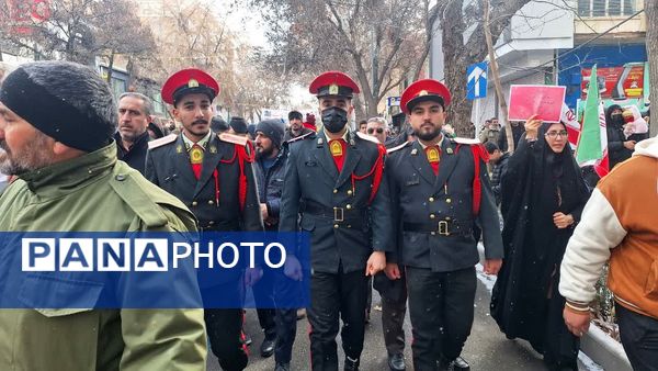حضور خادمان امنیت در راهپیمایی ۲۲ بهمن