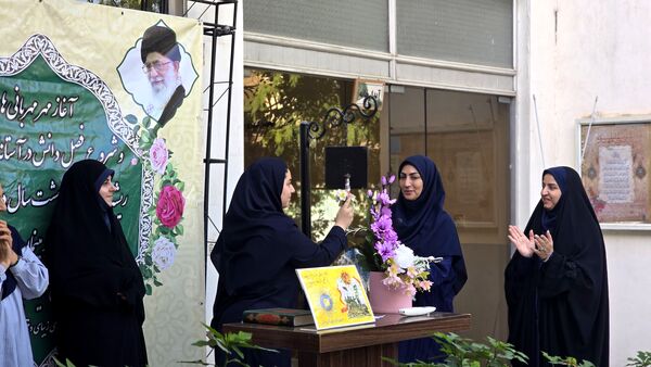 شور مهر، یاد مقاومت؛ نخستین روز مدرسه در هنرستان هنرهای زیبای دختران اصفهان