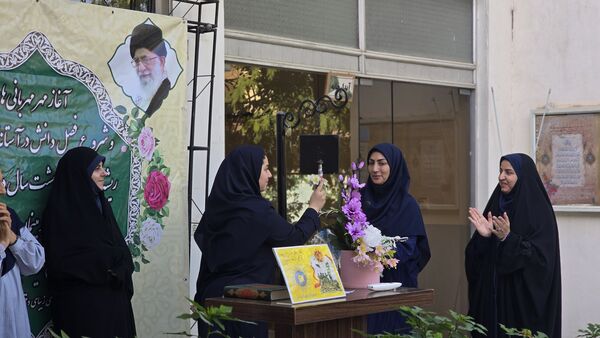 شور مهر، یاد مقاومت؛ نخستین روز مدرسه در هنرستان هنرهای زیبای دختران اصفهان