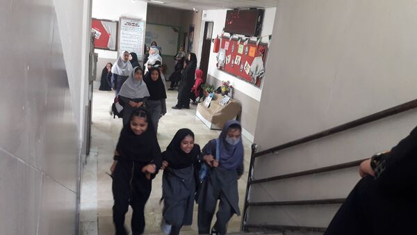 آیین بازگشایی مدارس و نواختن زنگ مهر ایثار وشهادت در دبیرستان میرزا جعفر سروقد