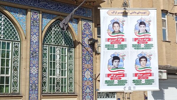 حضور پرشور دانش آموزان اراکی در یوم الله 13 آبان 