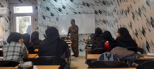 برگزاری کارگاه آموزشی تیر اندازی با اسلحه در هنرستان آفرینش پردیس 