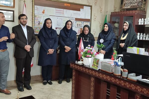 پاسداشت مقام شامخ معلم در آموزشگاه هیأت امنایی فرزانگان ملارد؛ با نواختن زنگ سپاس معلم 