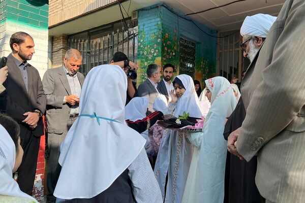 روز معنویت در مدرسه محدثه شاهد ورامین؛ از نماز باران تا زنگ عتبات عالیات