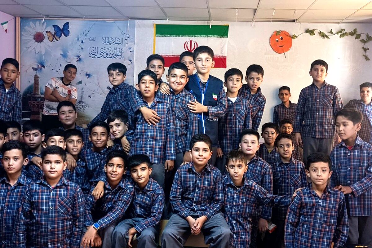 عکس یادگاری کلاس 5/2 دبستان علامه طباطبایی