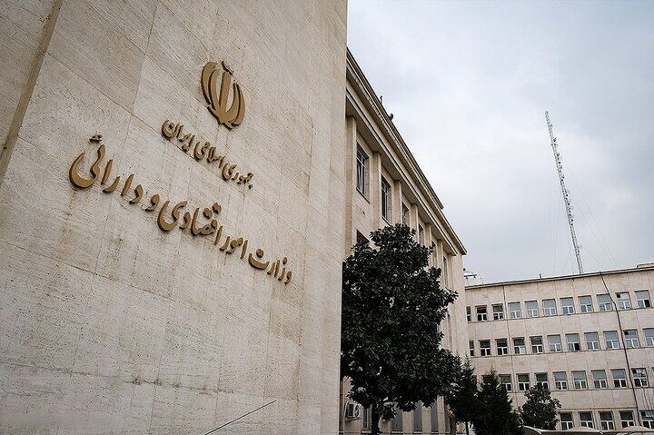 حفظ و افزایش ارزش پول ملی باید اولویت اصلی وزیر پیشنهادی اقتصاد باشد