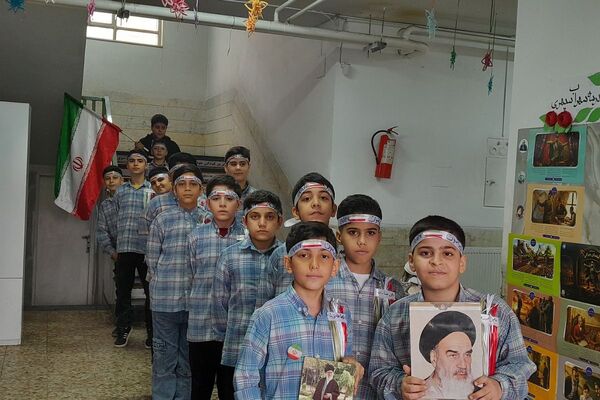مدارس اسلامشهر یکصدا در جشن انقلاب 