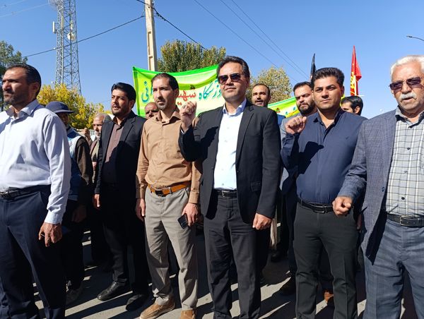 راهپیمایی یوم الله ۱۳ آبان در قادرآباد