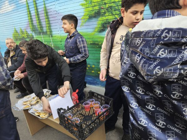  بازارچه دانش آموزی به مناسبت سالگرد پیروزی انقلاب اسلامی در دبستان پسرانه پاسدارن ناحیه ۳