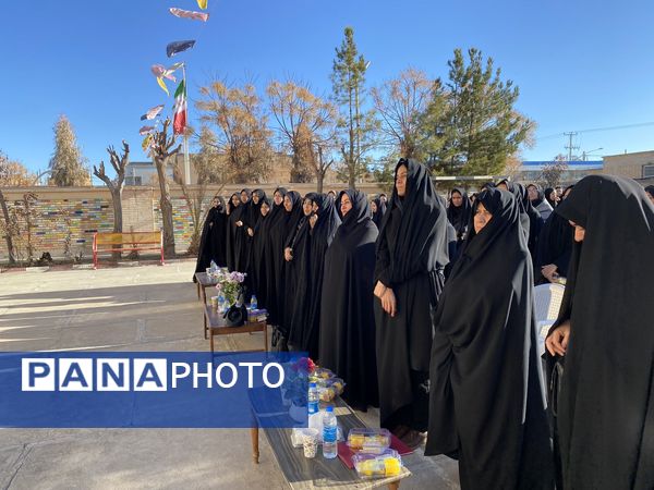 نواخته شدن زنگ انقلاب در دبیرستان نمونه دولتی آمنه(س) 