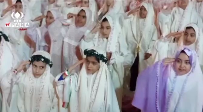 برگزاری جشن تکلیف دختران در میدان نبرد 