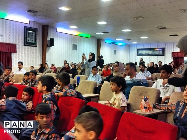 جشن شکوفه‌های مدرسهٔ پارسا حسینی در کانون مهرتابان نیشابور