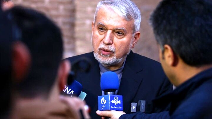  ملت ایران از هویت تمدنی خود عقب‌نشینی نمی‌کند 