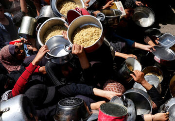 رژیم صهیونیستی جاده‌های منتهی به مراکز امداد رسانی غزه را «مناطق جنگی» نامید