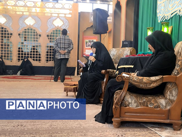 محفل شعرخوانی نخبگان ادبی با حضور مشاور رئیس‌جمهور شهید در قم