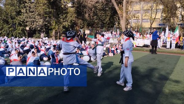 برگزاری همایش دانش‌آموزان پیشتاز منطقه ۱۰