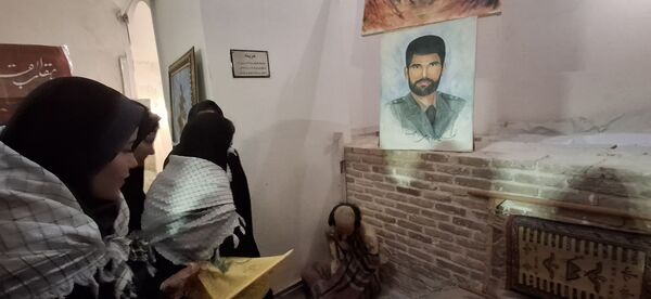 بازدید دانش‌آموزان دبیرستان فضیلت از موزه فاروج