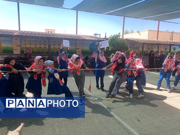 برنامه گرامیداشت هفته دفاع مقدس در دبستان شهید هادی آریایی 